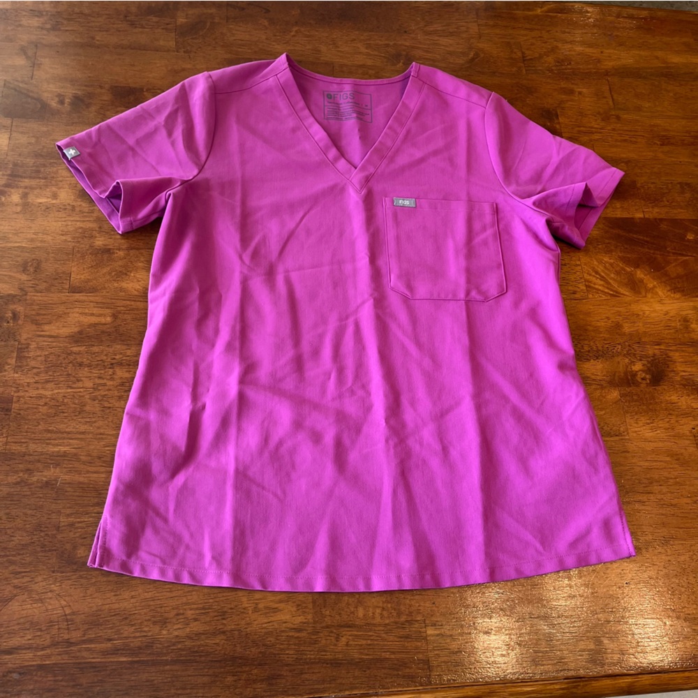FIGS Catarina Women's V-Neck Scrub Top in Bright Fuschia, Size M